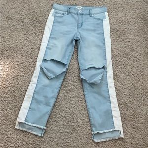 Mom jeans with rips at the knees🌺💞